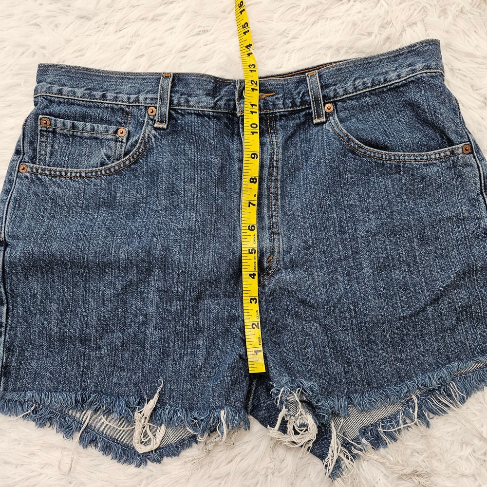 Levi's Women's Medium Blue Denim Raw Hem High Rise 505 Shorts. Size 36 - Picture 9 of 9